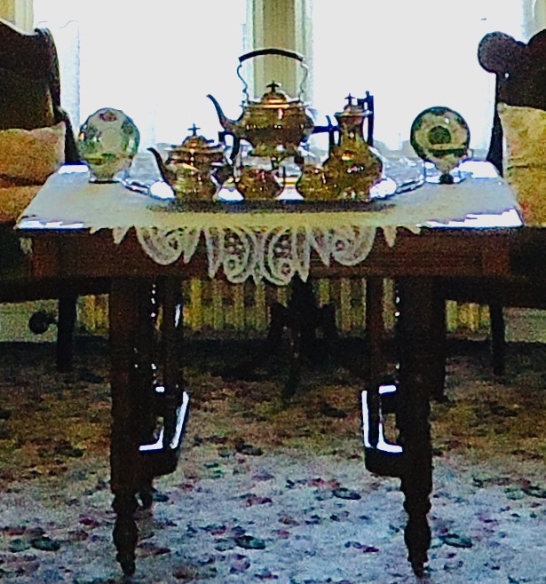Table & 4 chairs, pic 3